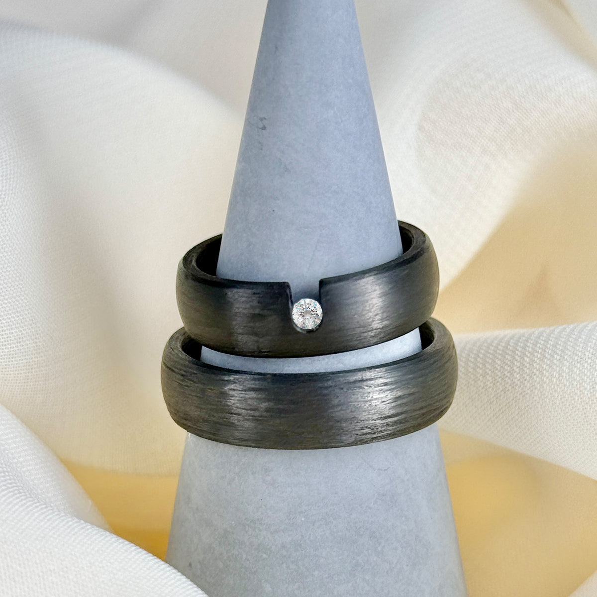DOOSTI Partnerring / Trauring - PURE Carbon