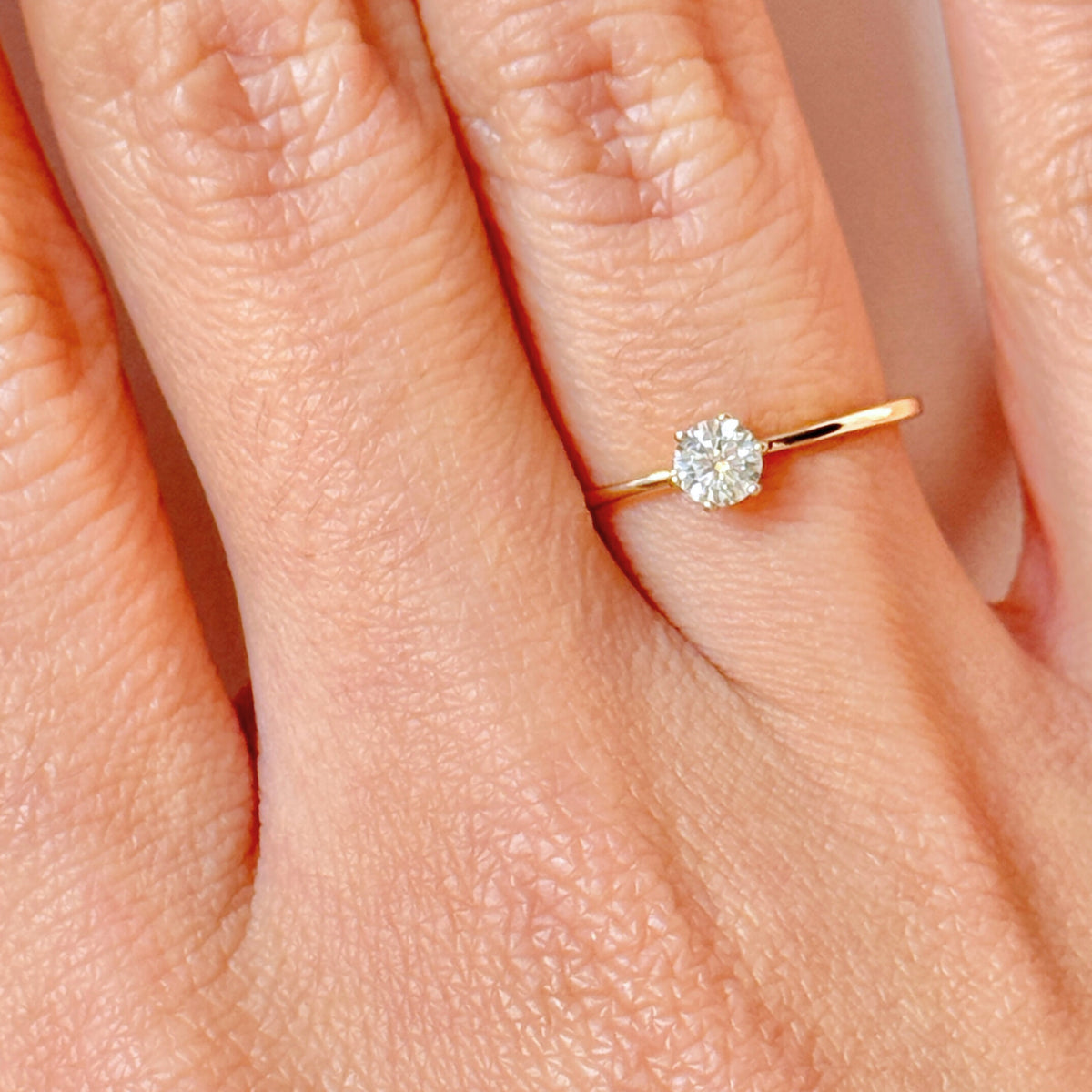 DOOSTI Antragsring / Verlobungsring /Solitär Ring mit Moissanite Stein - BOND YELLOW