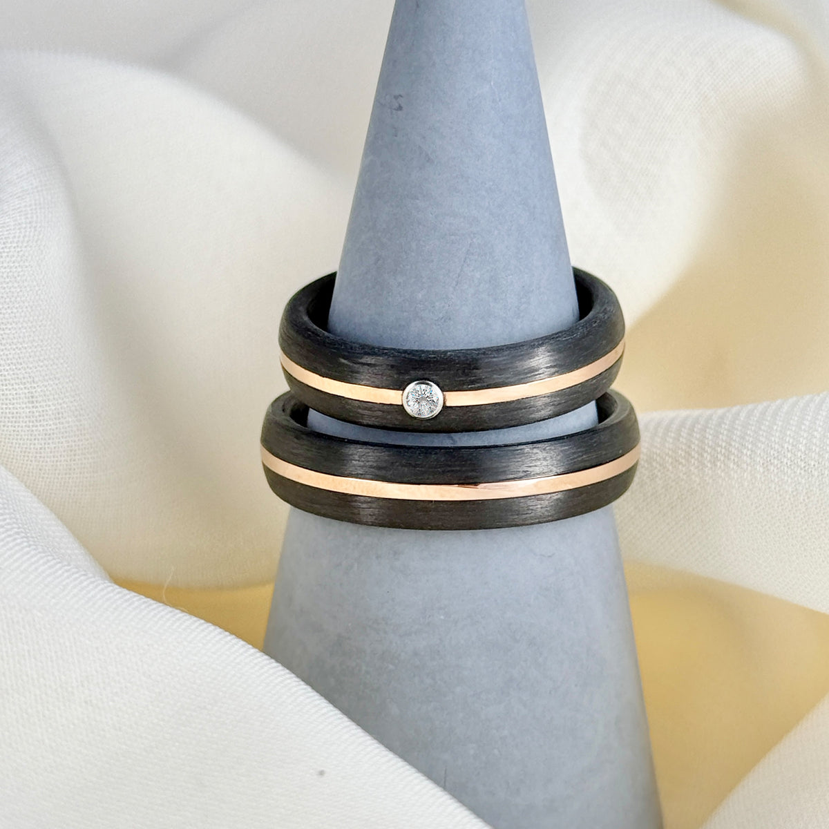DOOSTI Partnerring / Trauring - ELEGANT Carbon
